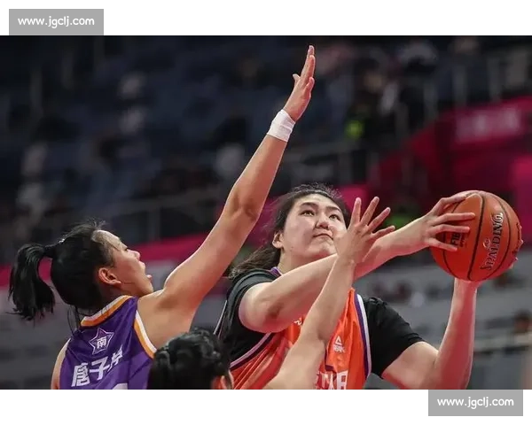 张子宇 2 米 26 身高成亚洲女篮 “禁飞区”！热身赛单场 5 次封盖震撼全场